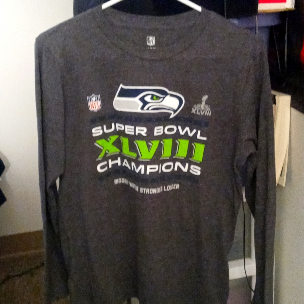 NFL Seahawks game Superbowl XLV111 Champions long sleeve Tee shirt like new